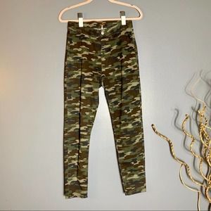 FREE PEOPLE |  Camo print skinny pants size 27
